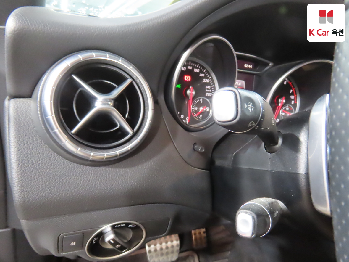 مرسيدس بنز سي ال ايه 2018 - صورة 9