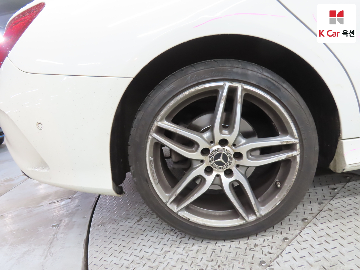 مرسيدس بنز سي ال ايه 2018 - صورة 42