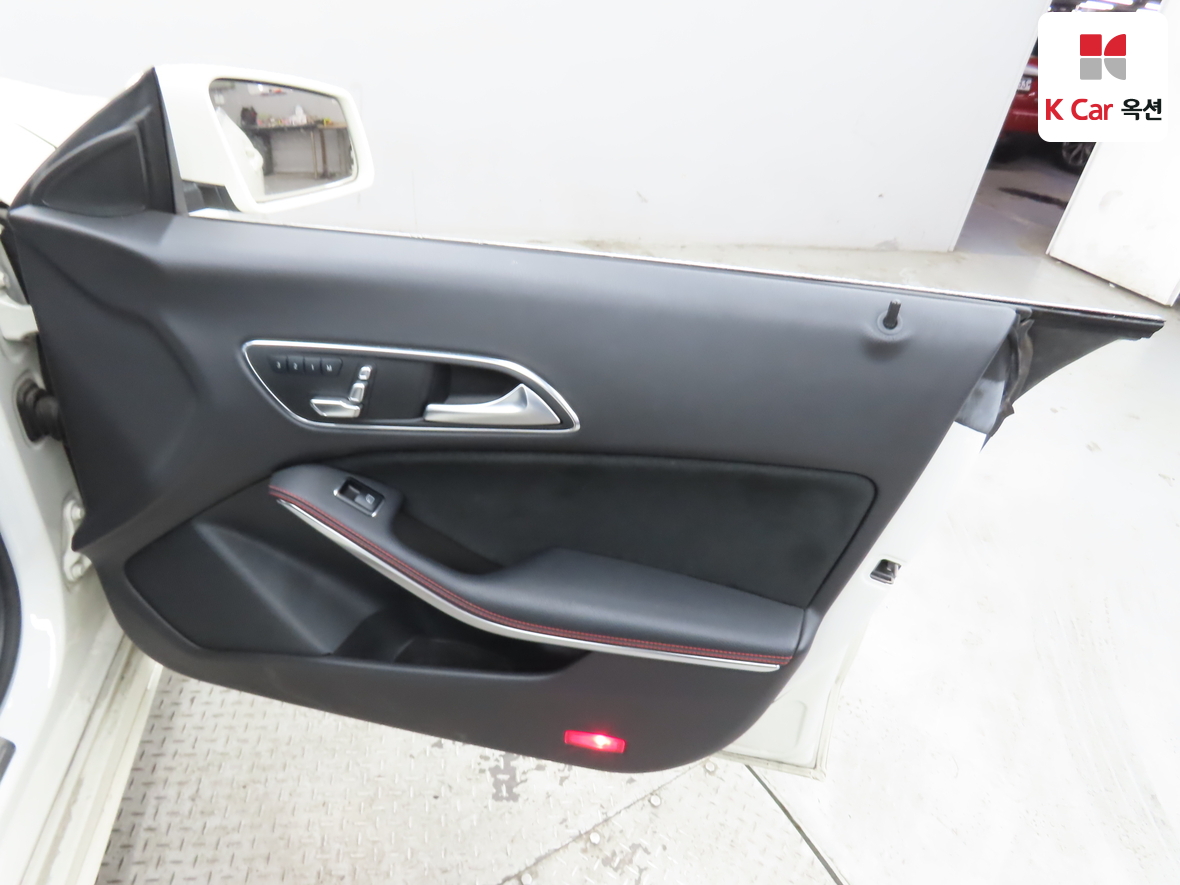 مرسيدس بنز سي ال ايه 2018 - صورة 29