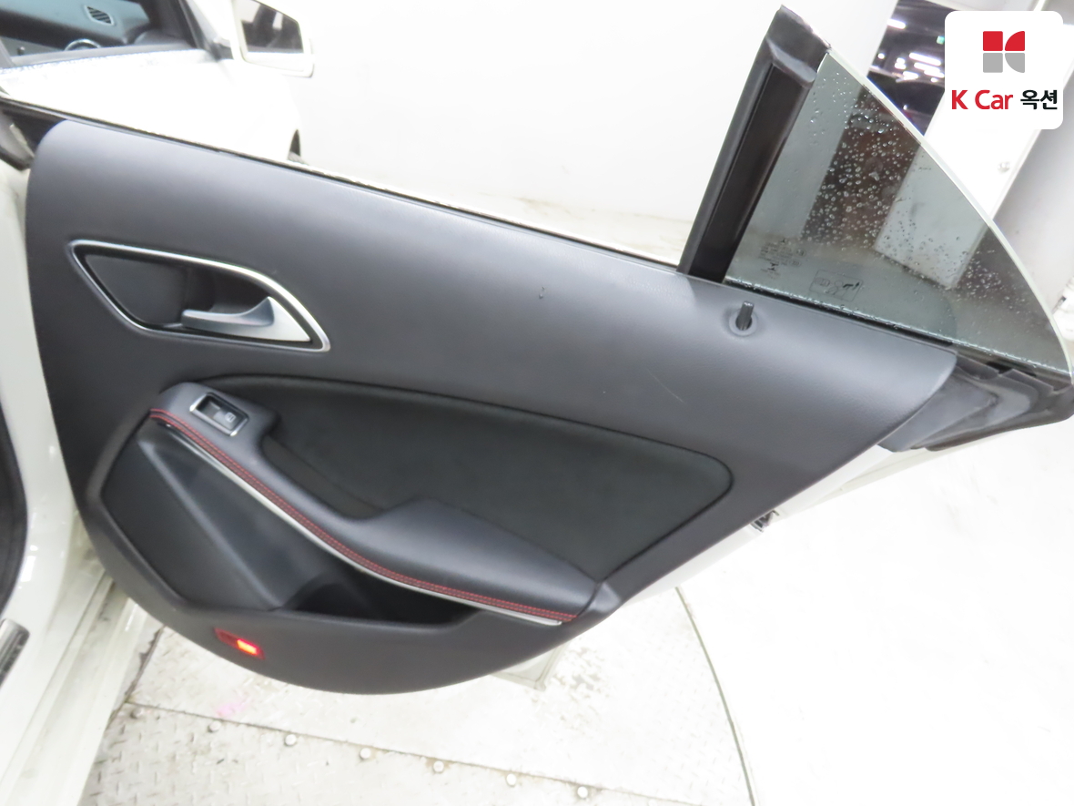 مرسيدس بنز سي ال ايه 2018 - صورة 27