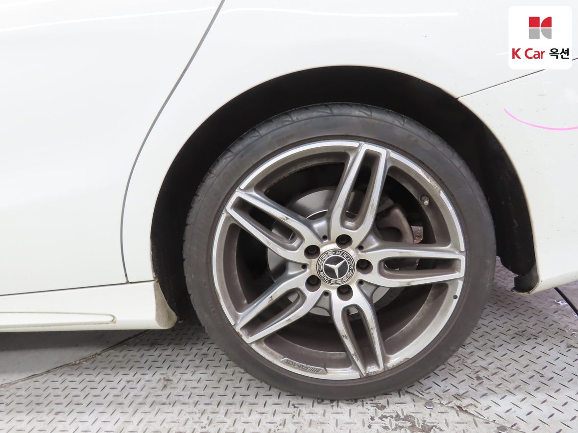 مرسيدس بنز سي ال ايه 2018 - صورة 41