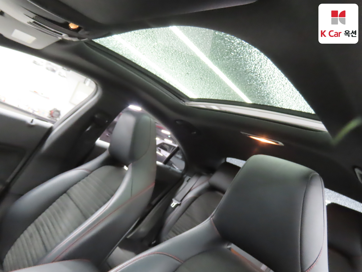 مرسيدس بنز سي ال ايه 2018 - صورة 21