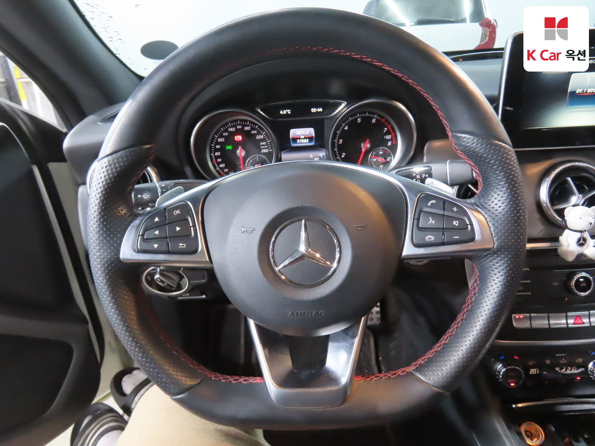 مرسيدس بنز سي ال ايه 2018 - صورة 10