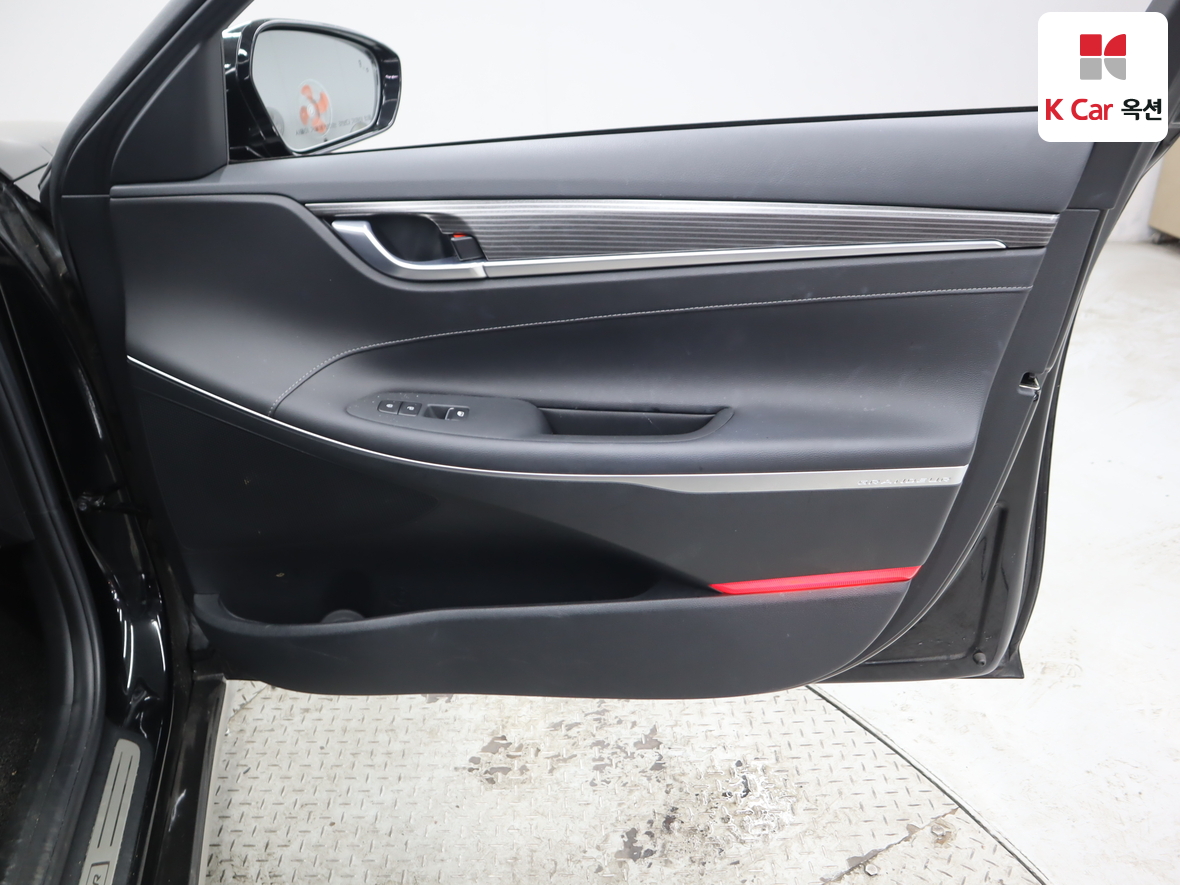 Hyundai AZERA 2018 - Image 28