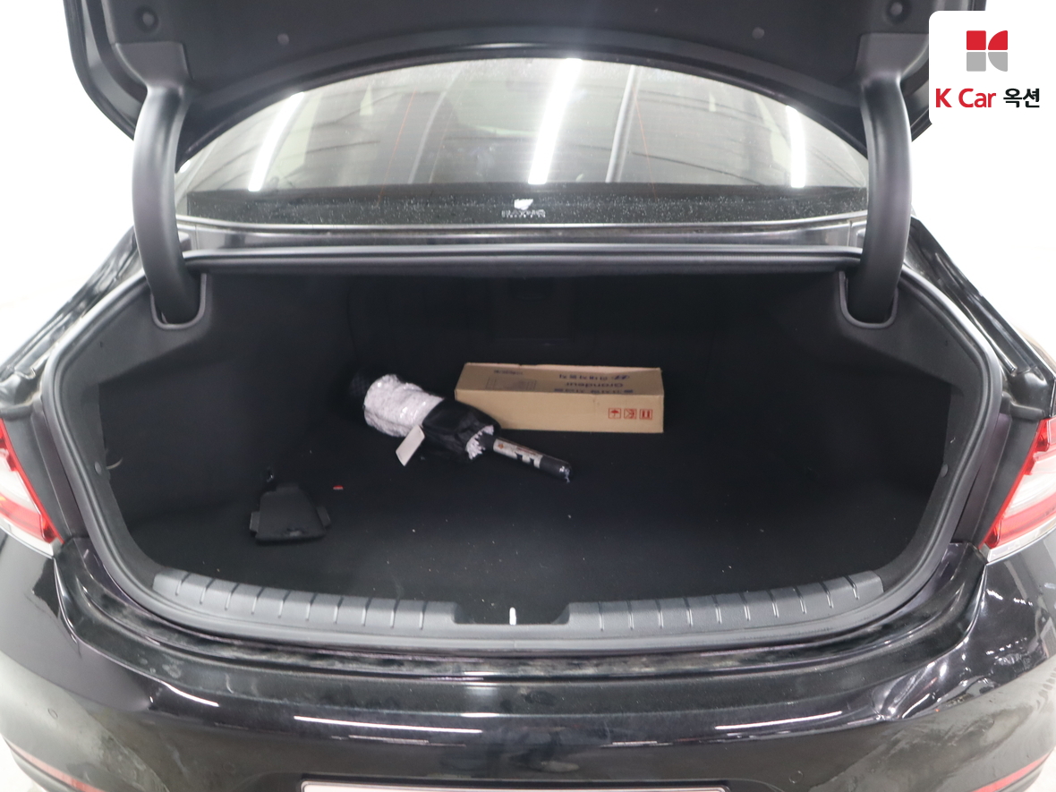 Hyundai AZERA 2018 - Image 25