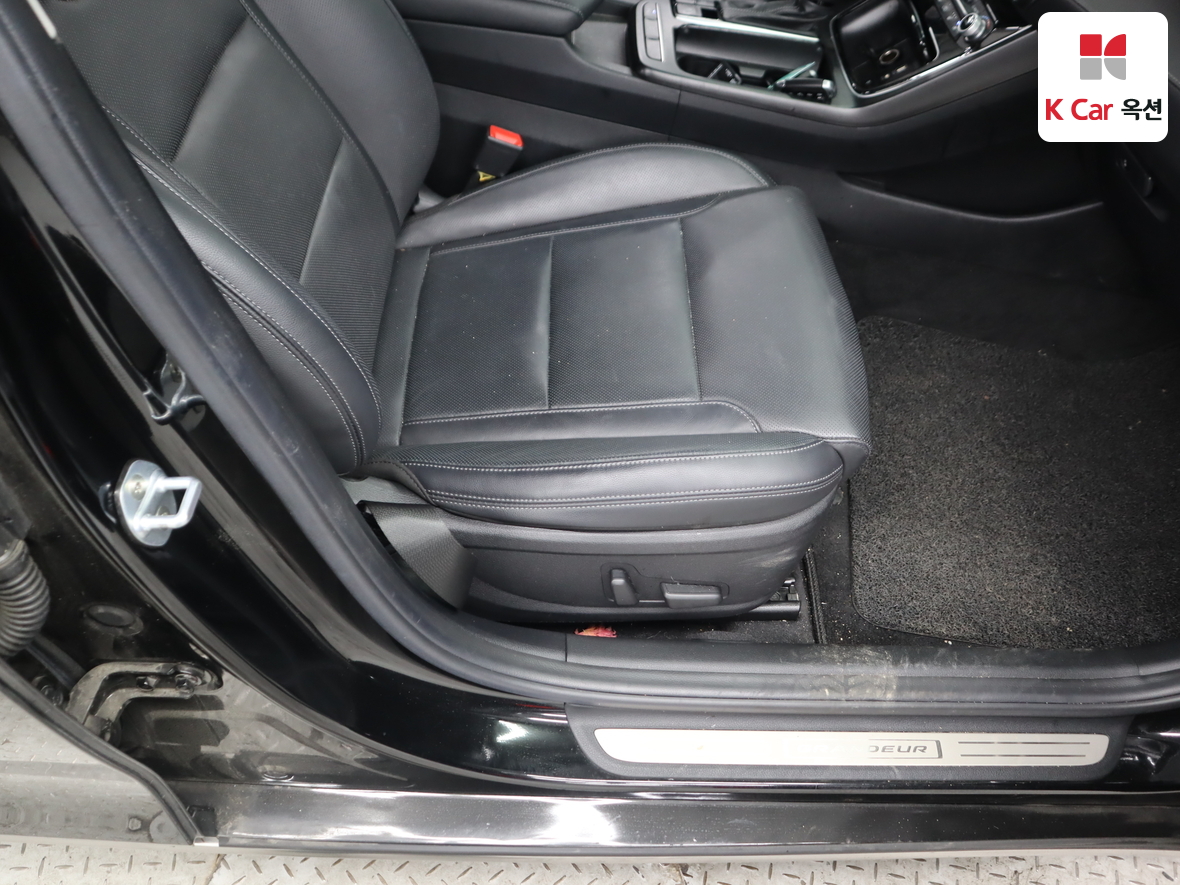 Hyundai AZERA 2018 - Image 29