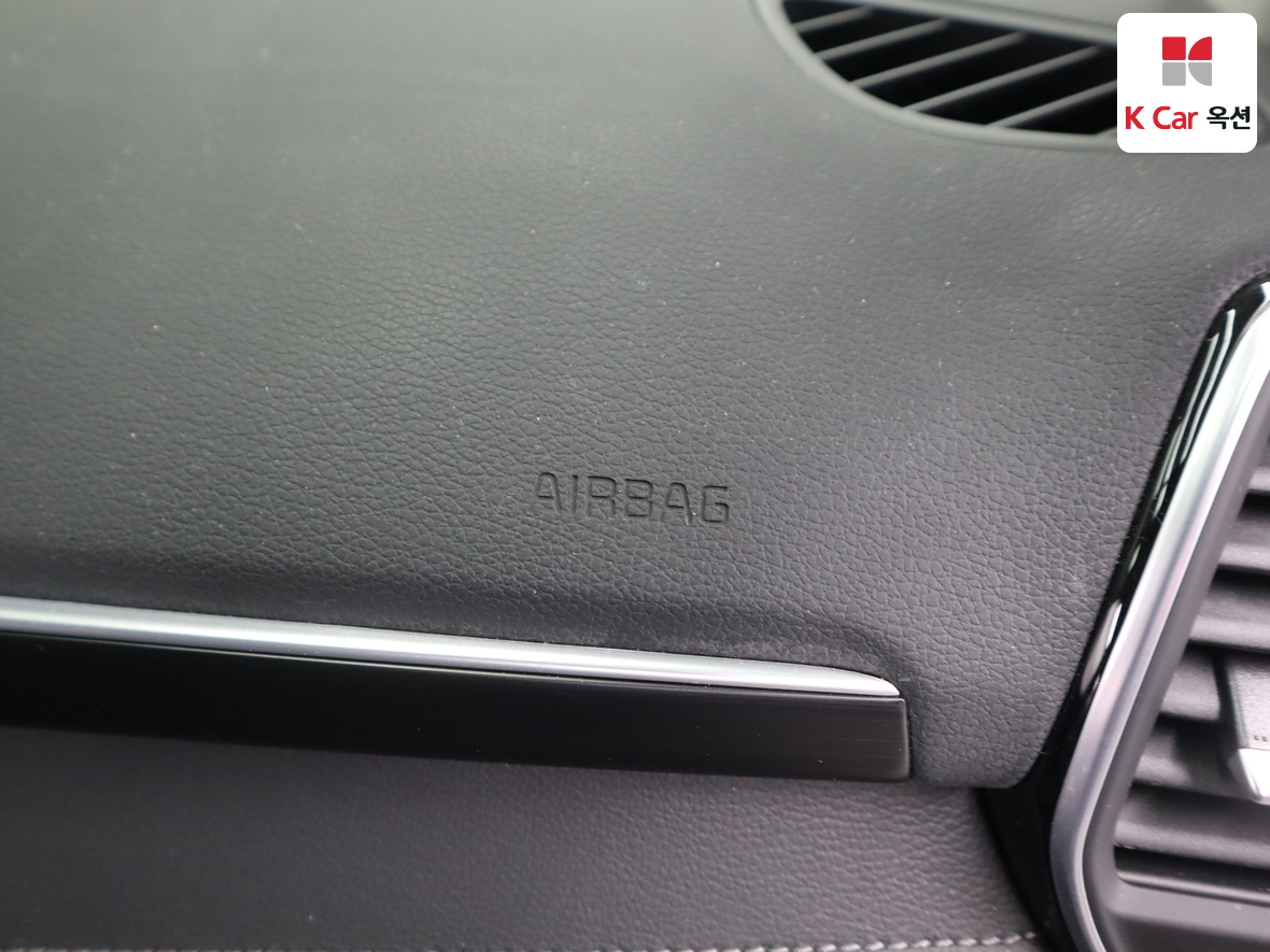 Hyundai AZERA 2018 - Image 30