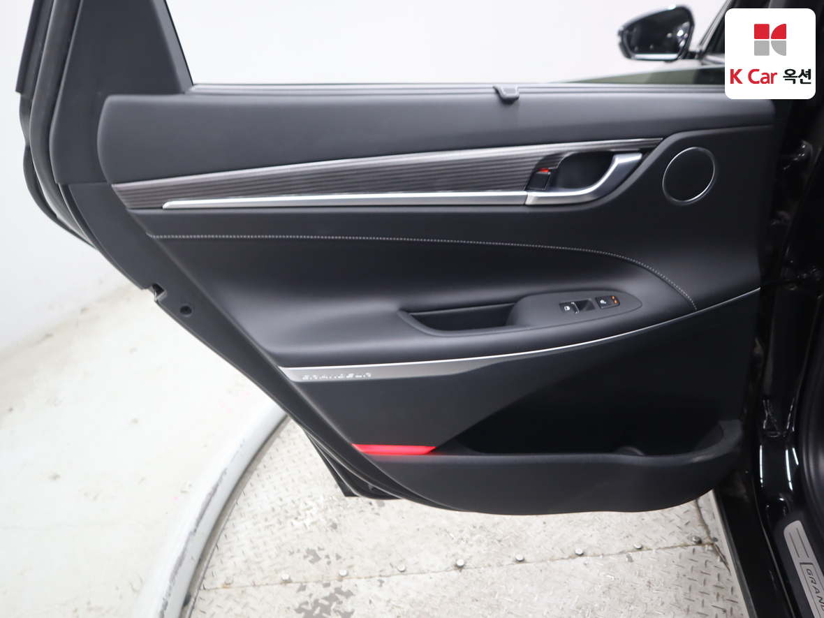 Hyundai AZERA 2018 - Image 22