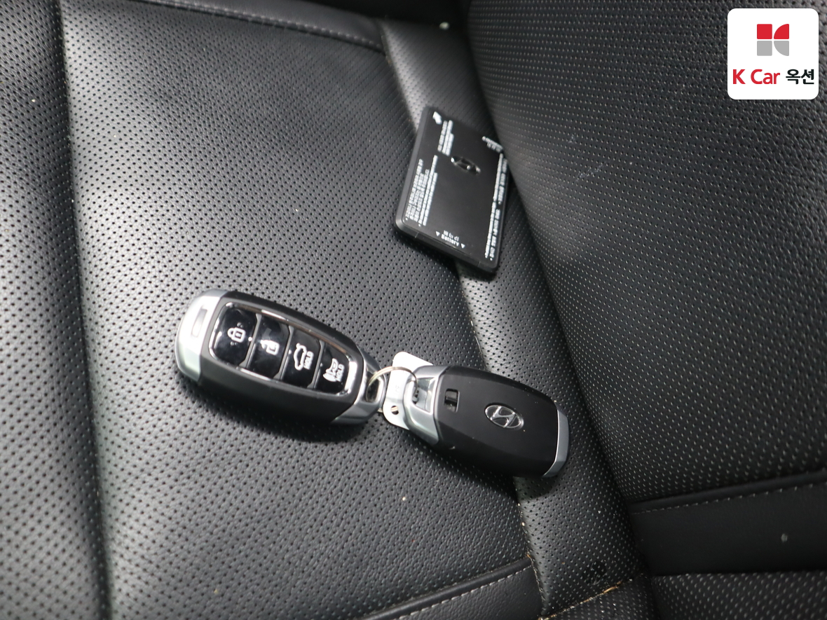 Hyundai AZERA 2018 - Image 17