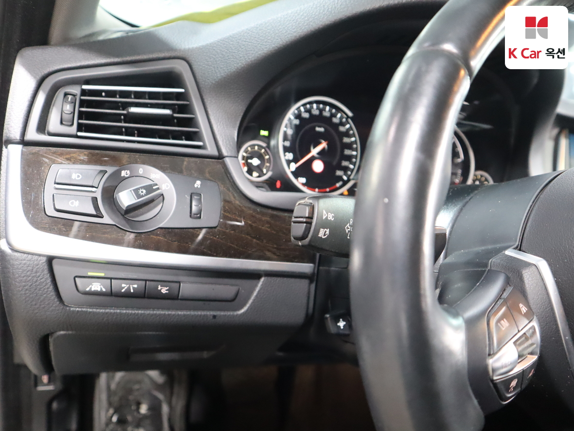 BMW 5 Series 2016 - Image 9