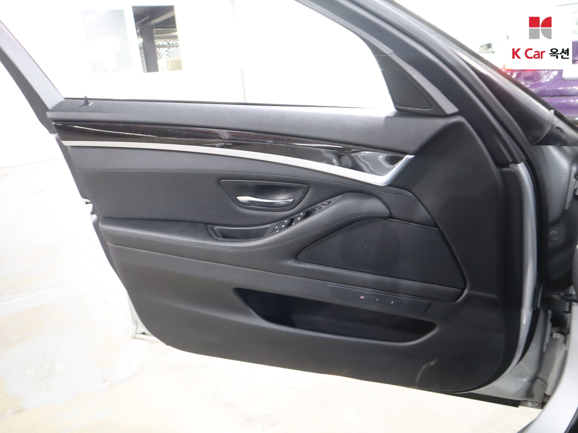 BMW 5 Series 2016 - Image 8