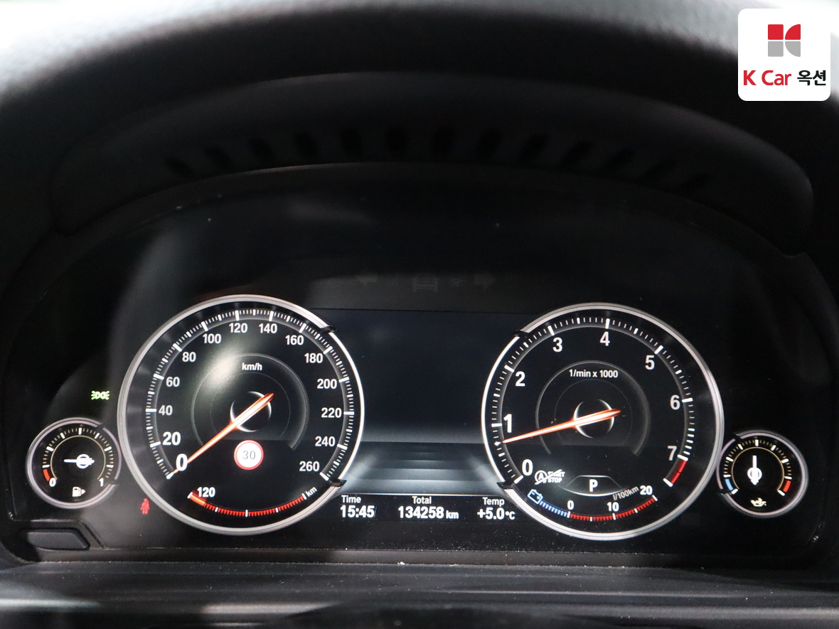 BMW 5 Series 2016 - Image 5