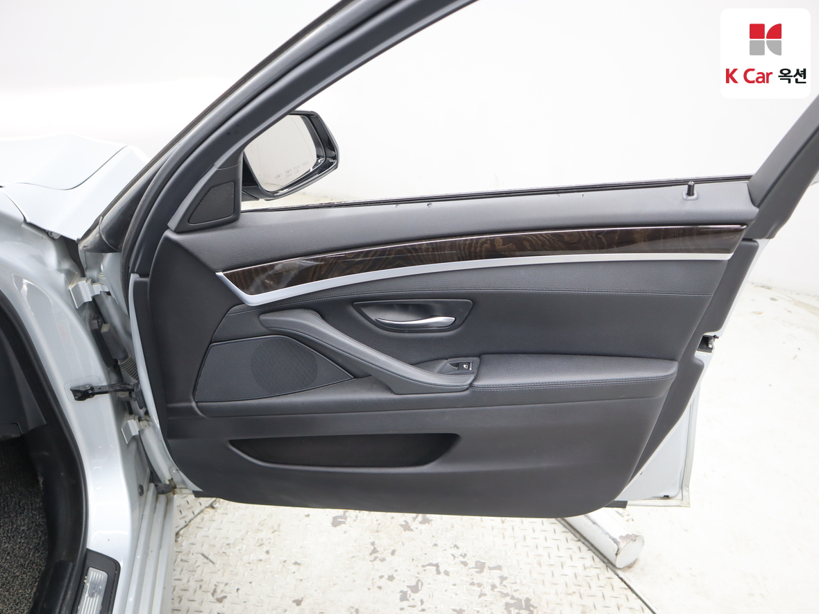 BMW 5 Series 2016 - Image 33