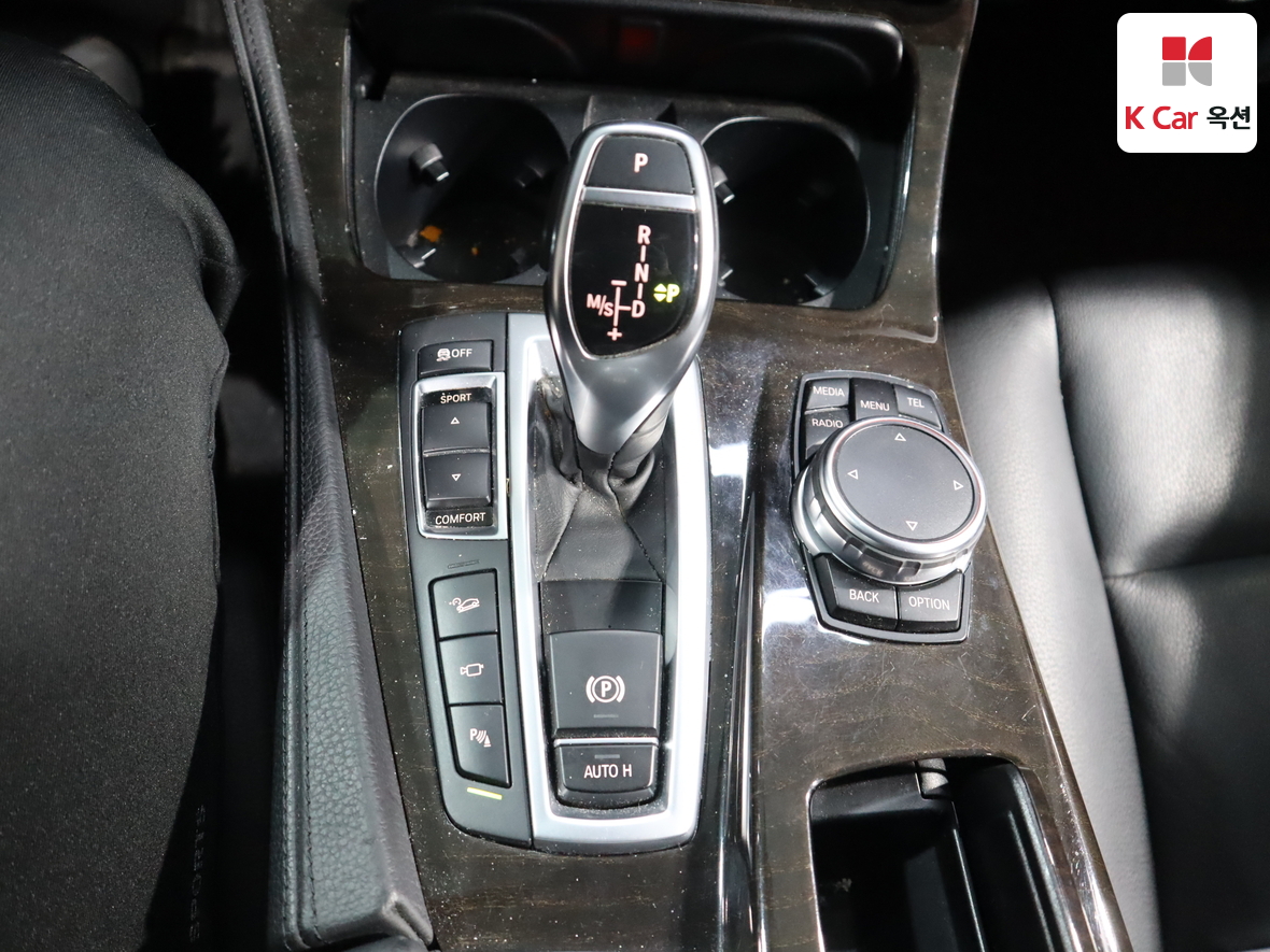 BMW 5 Series 2016 - Image 17