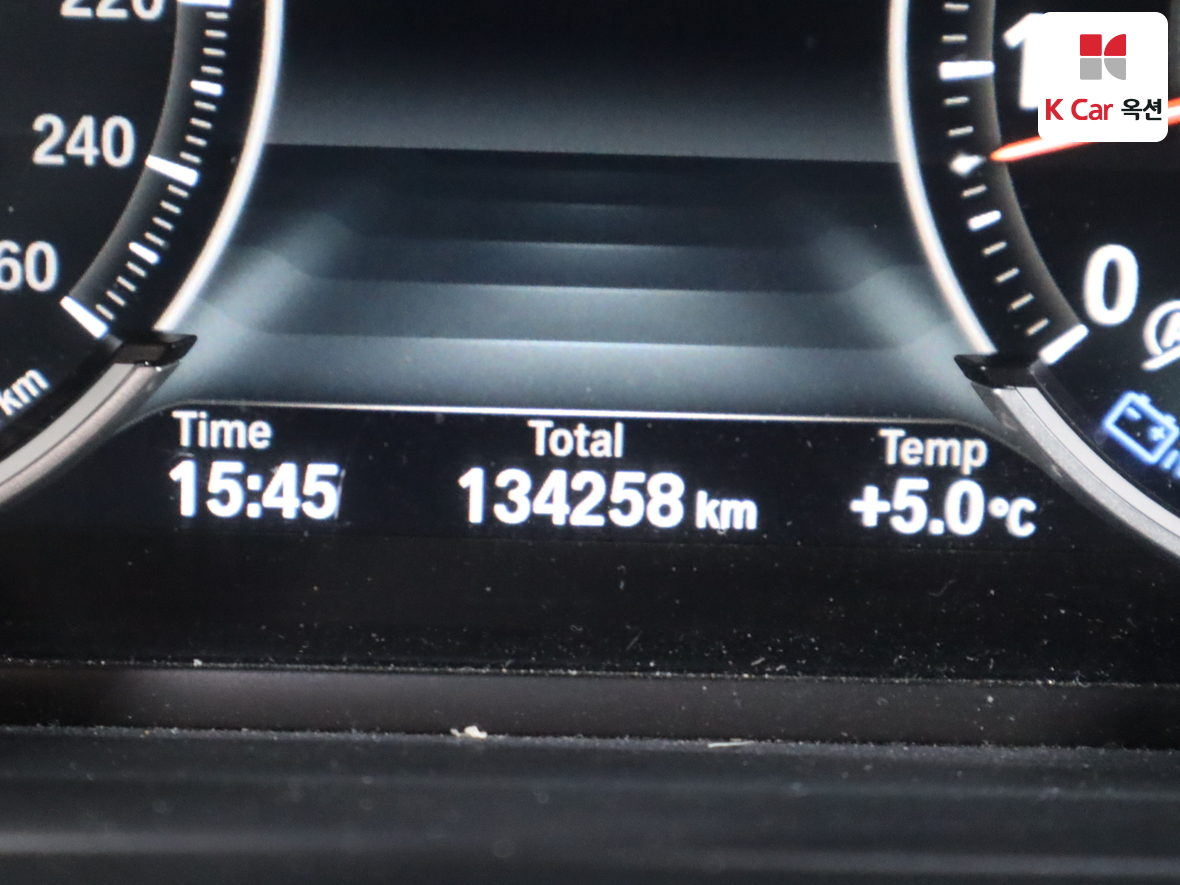 BMW 5 Series 2016 - Image 4