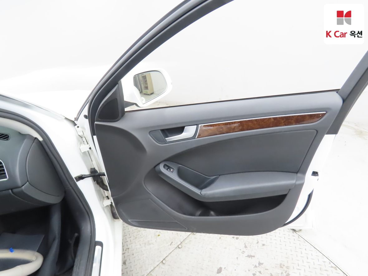 Audi A4 2012 - Image 31