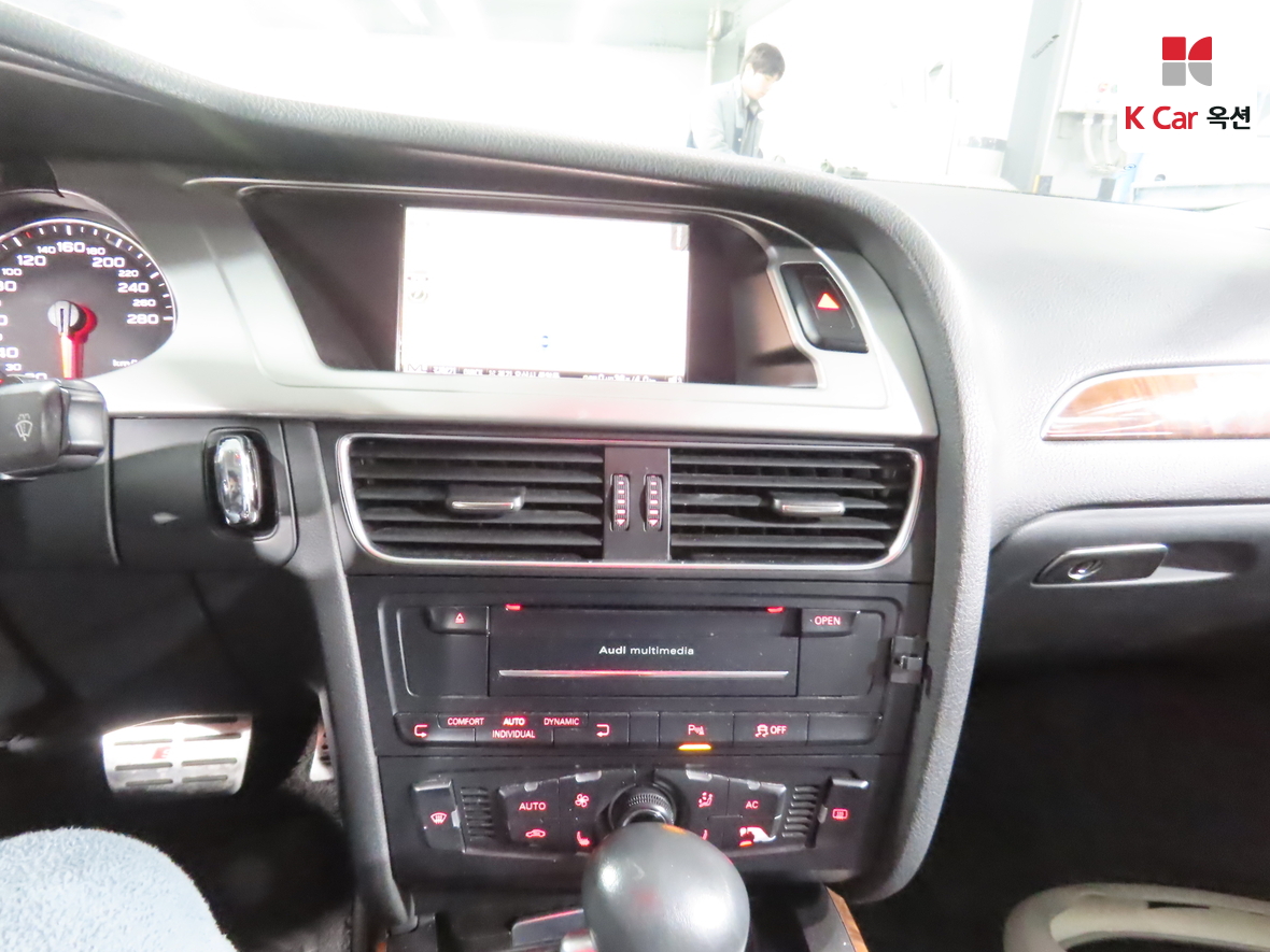 Audi A4 2012 - Image 6