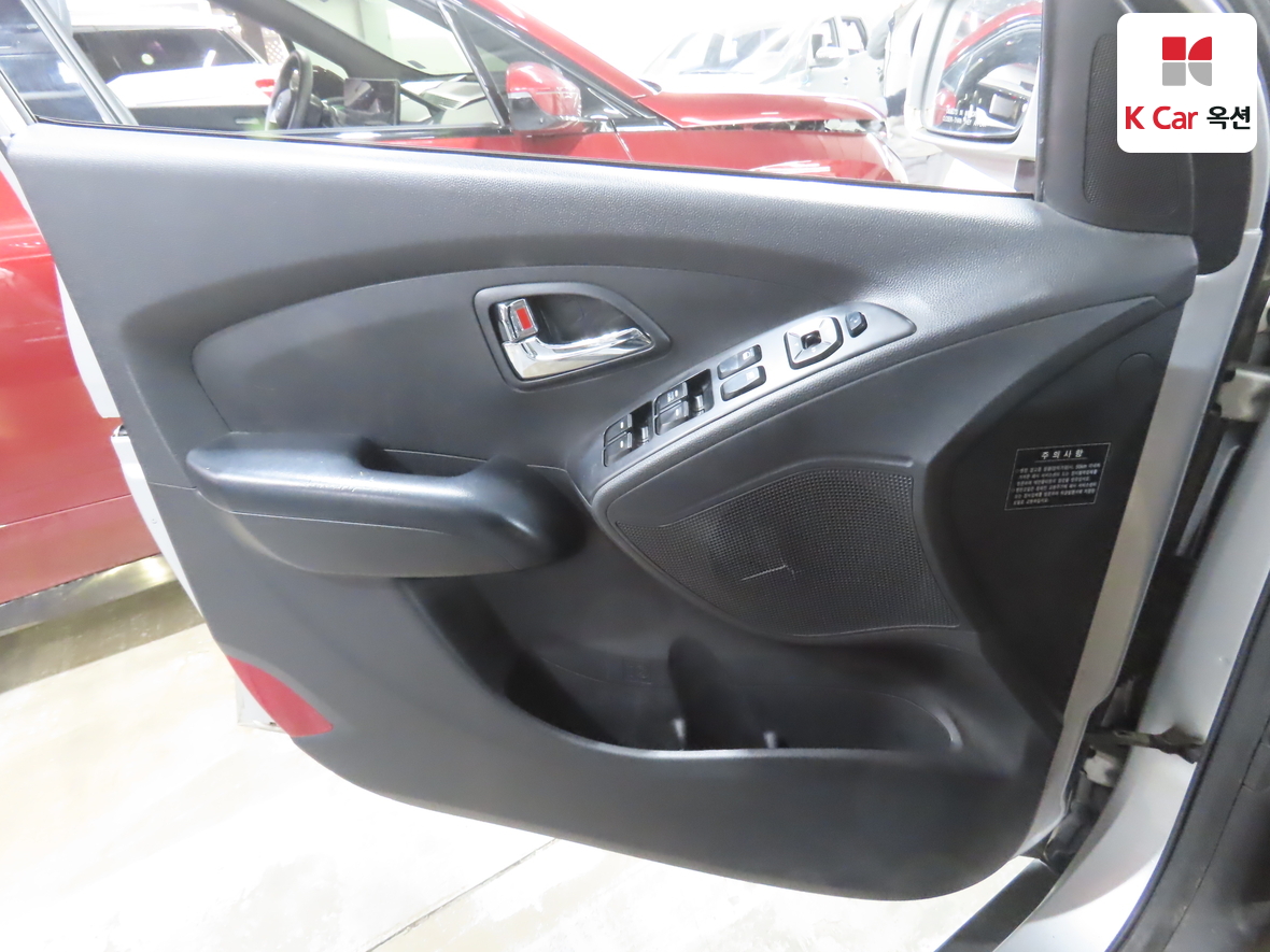 Hyundai Tucson 2011 - Image 8