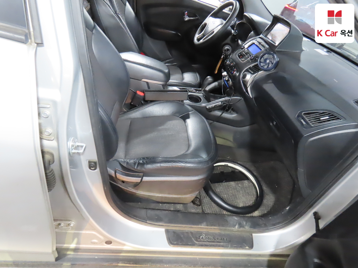 Hyundai Tucson 2011 - Image 28