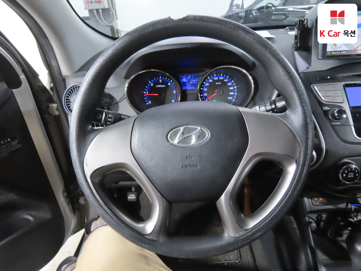 Hyundai Tucson 2011 - Image 10