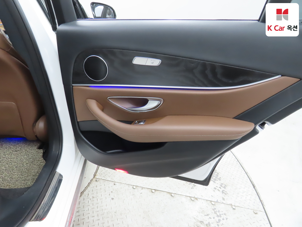 메르세데스-벤츠 E-클래스 2017 - 이미지 30