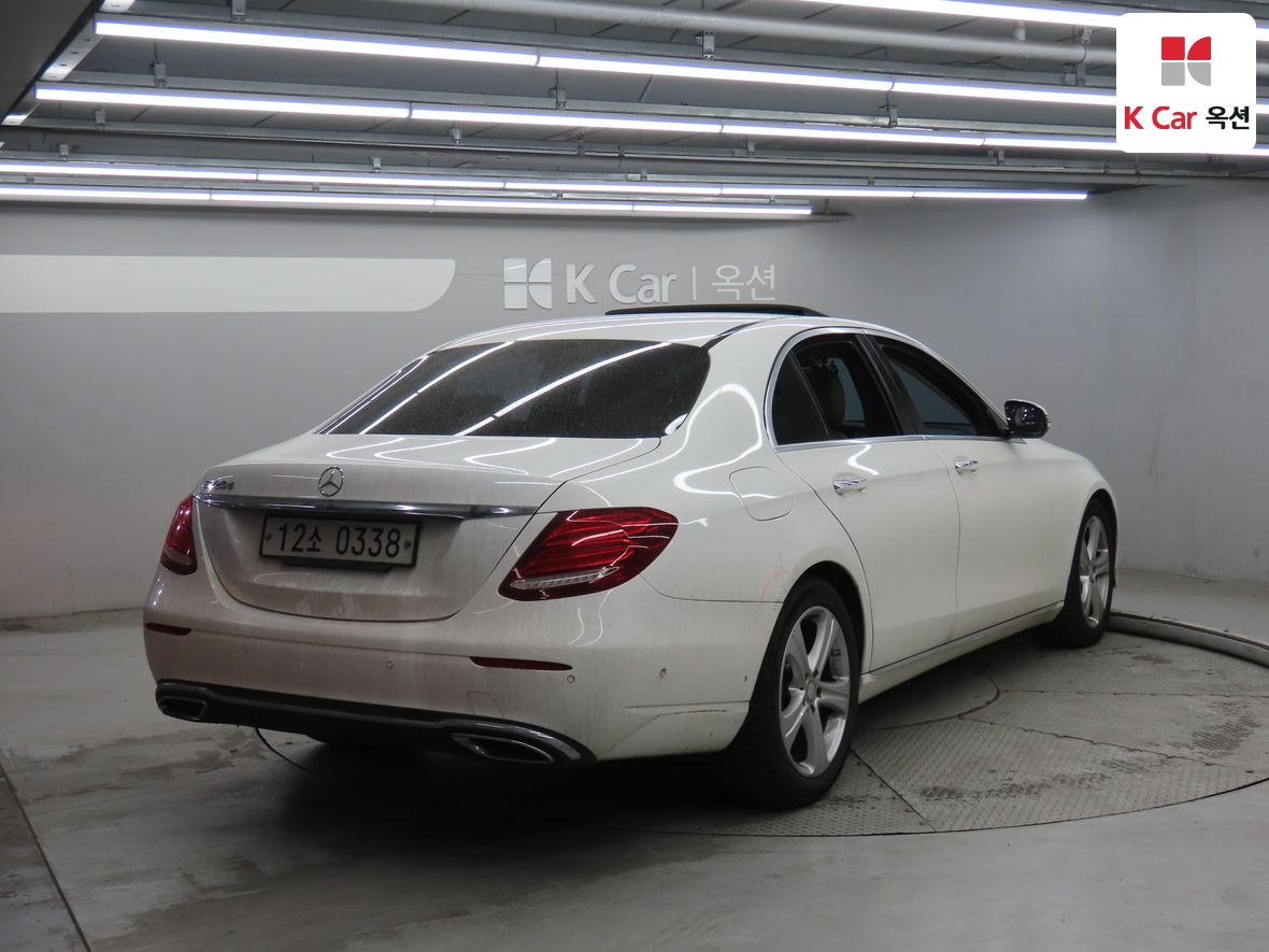 메르세데스-벤츠 E-클래스 2017 - 이미지 2