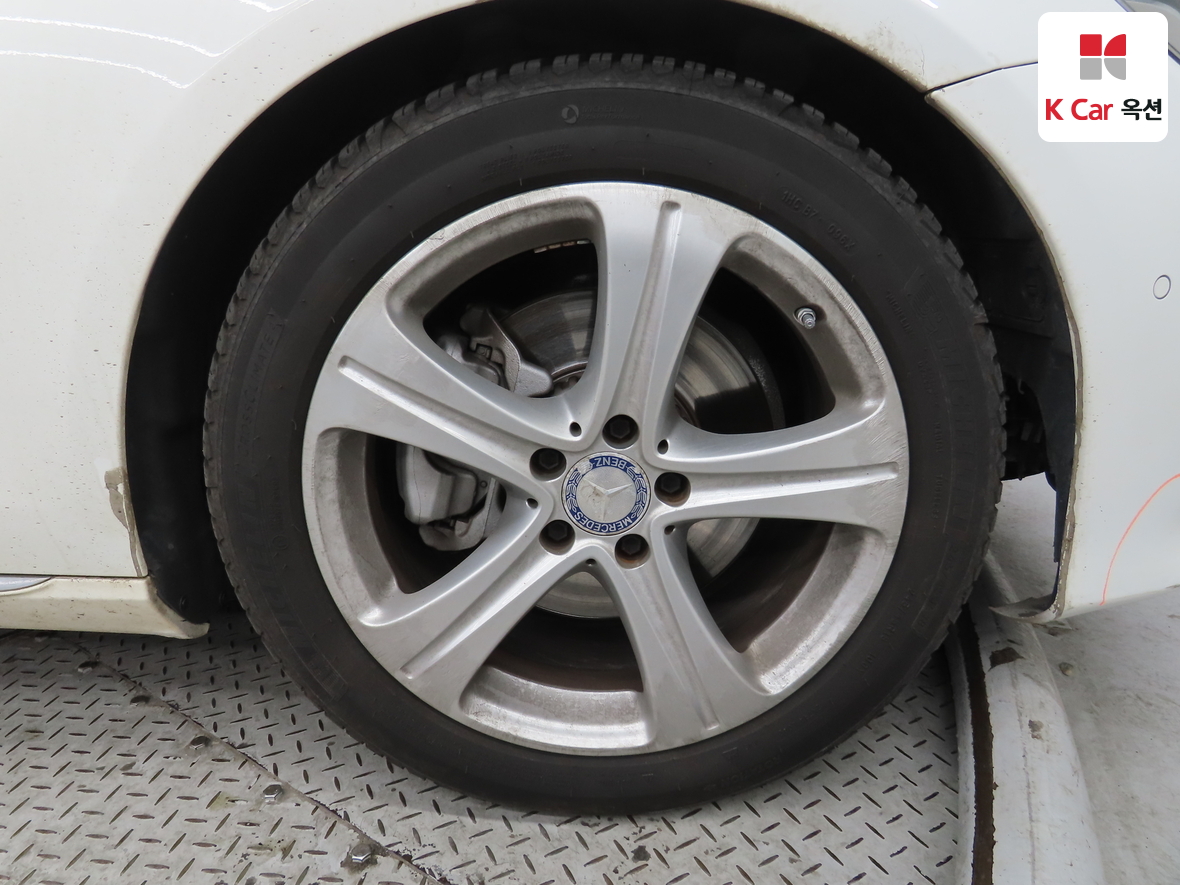 메르세데스-벤츠 E-클래스 2017 - 이미지 42