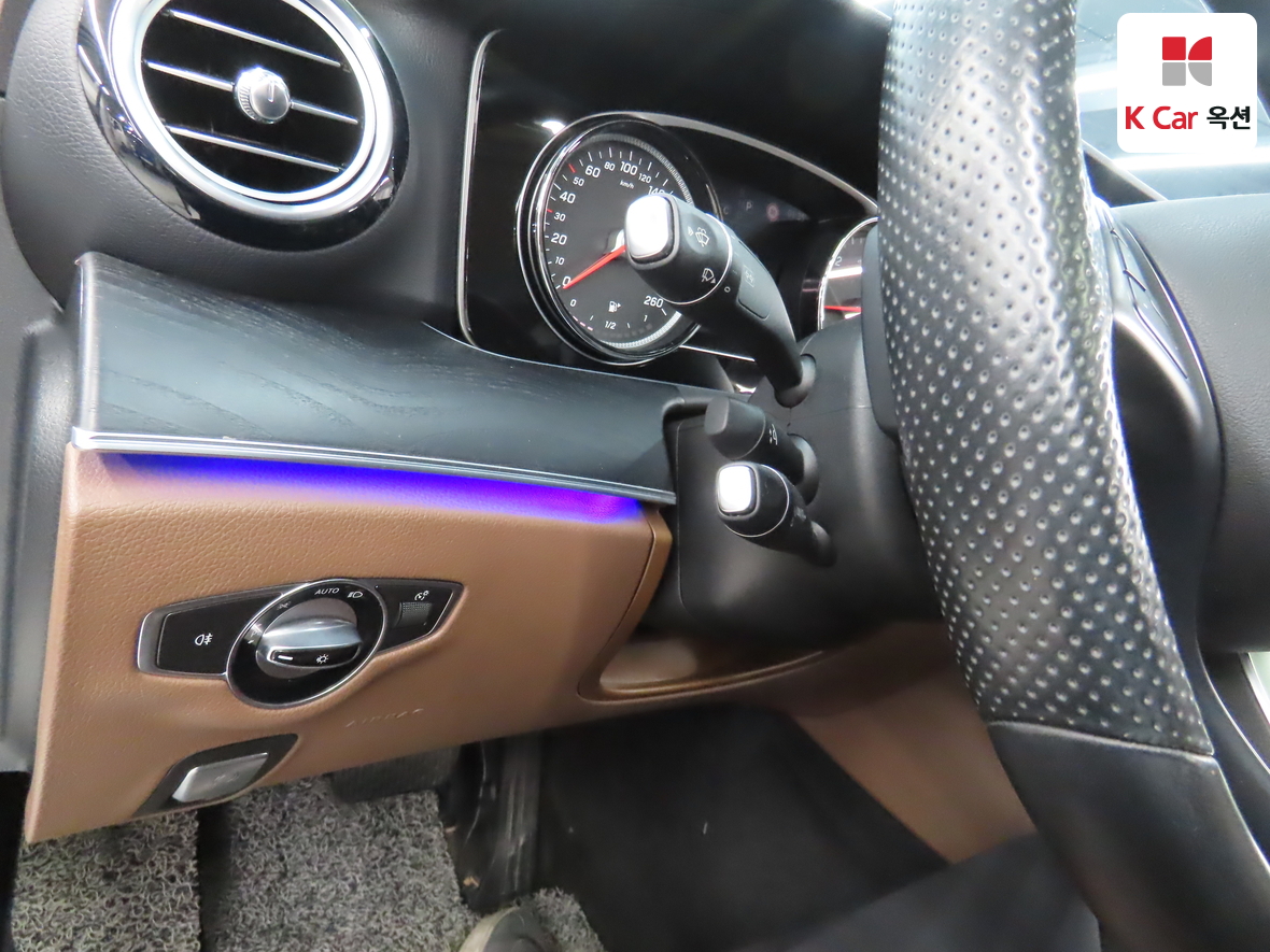 메르세데스-벤츠 E-클래스 2017 - 이미지 9