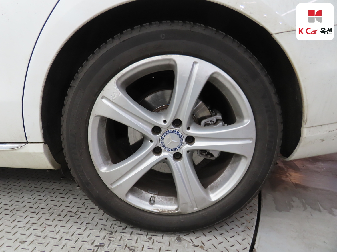 메르세데스-벤츠 E-클래스 2017 - 이미지 44