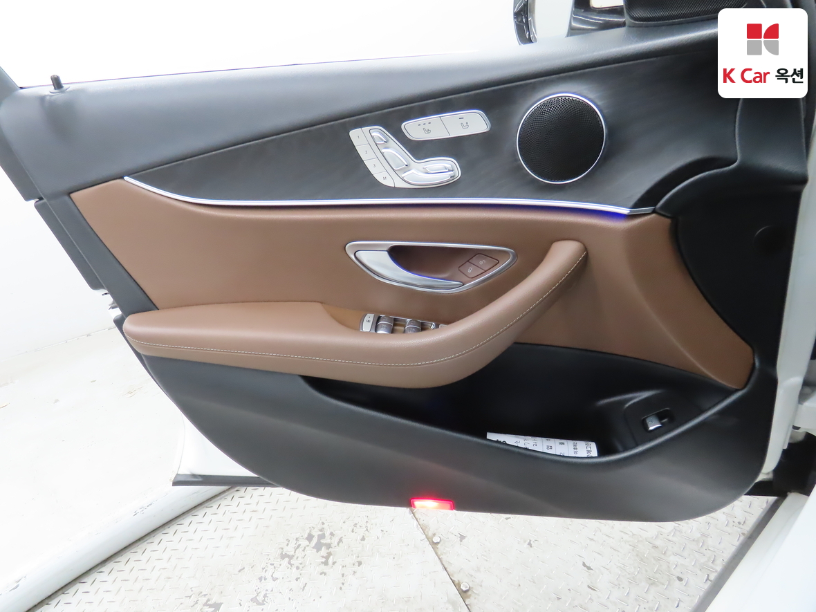 메르세데스-벤츠 E-클래스 2017 - 이미지 8