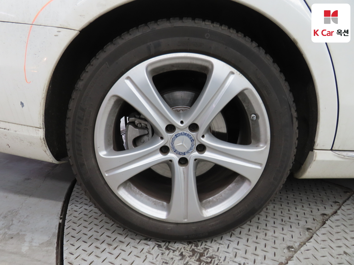 메르세데스-벤츠 E-클래스 2017 - 이미지 43