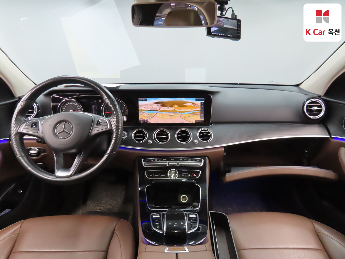 메르세데스-벤츠 E-클래스 2017 - 이미지 3