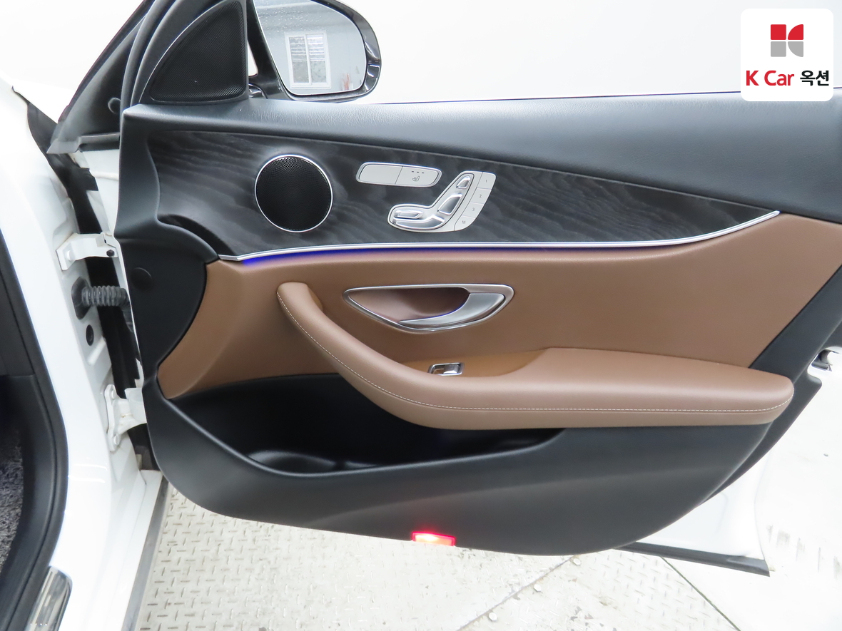 메르세데스-벤츠 E-클래스 2017 - 이미지 32