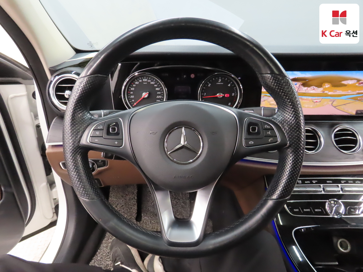 메르세데스-벤츠 E-클래스 2017 - 이미지 10