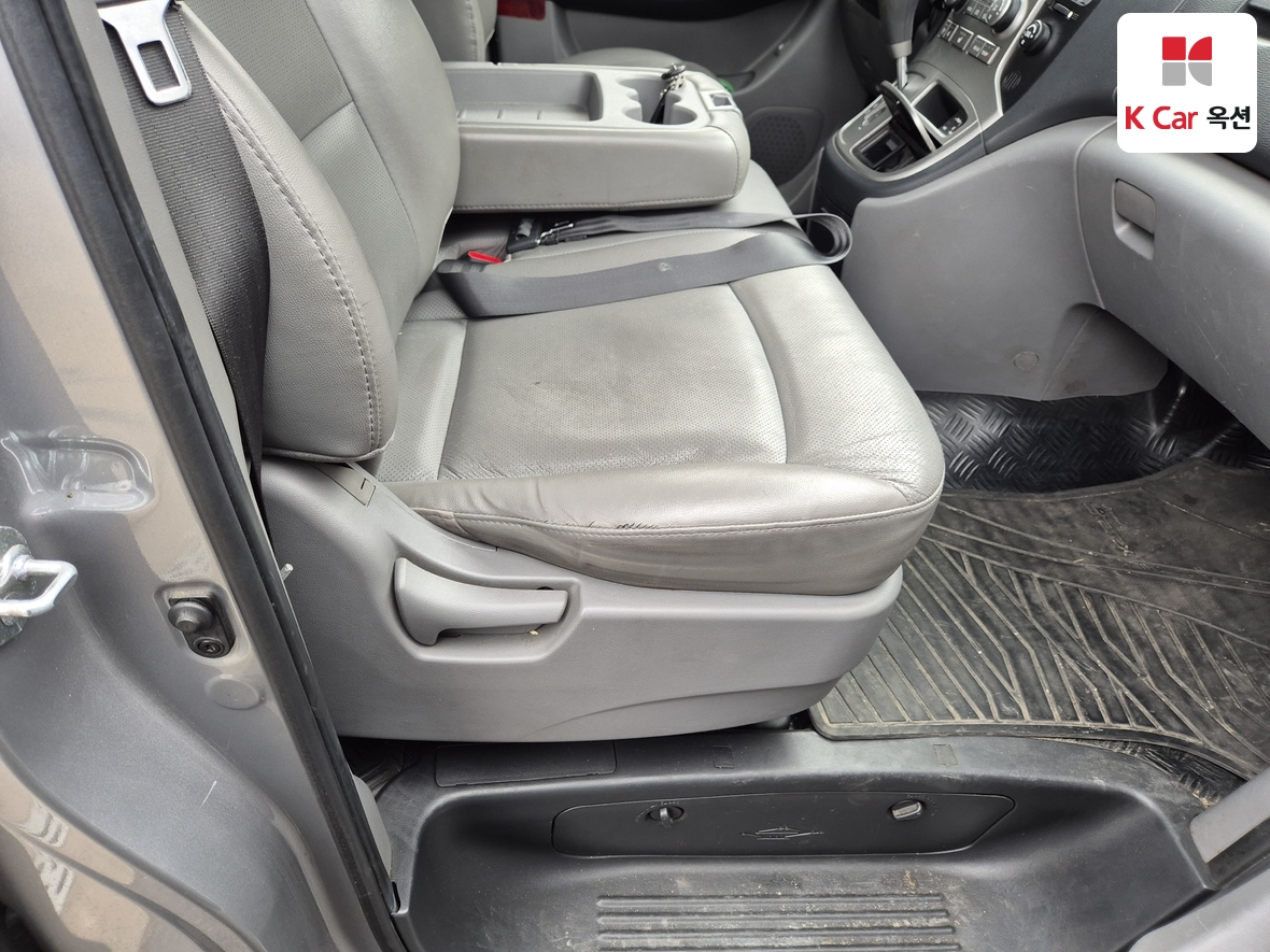 Hyundai Grand Starex 2014 - Image 28