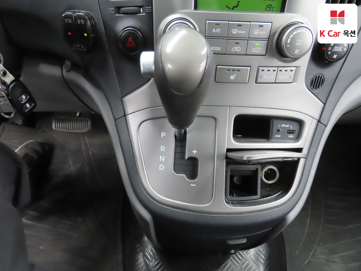 Hyundai Grand Starex 2014 - Image 16