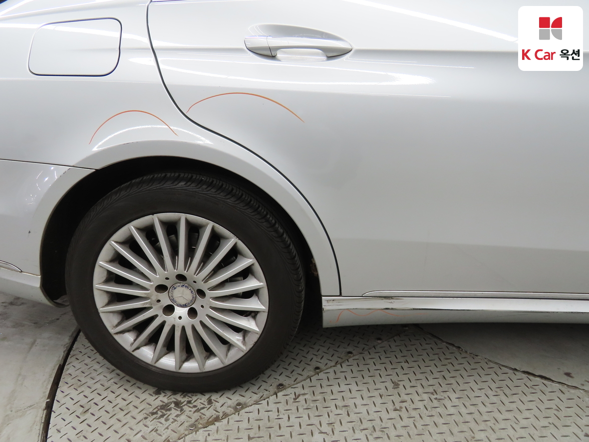 Mercedes-Benz E-Class 2014 - Image 40