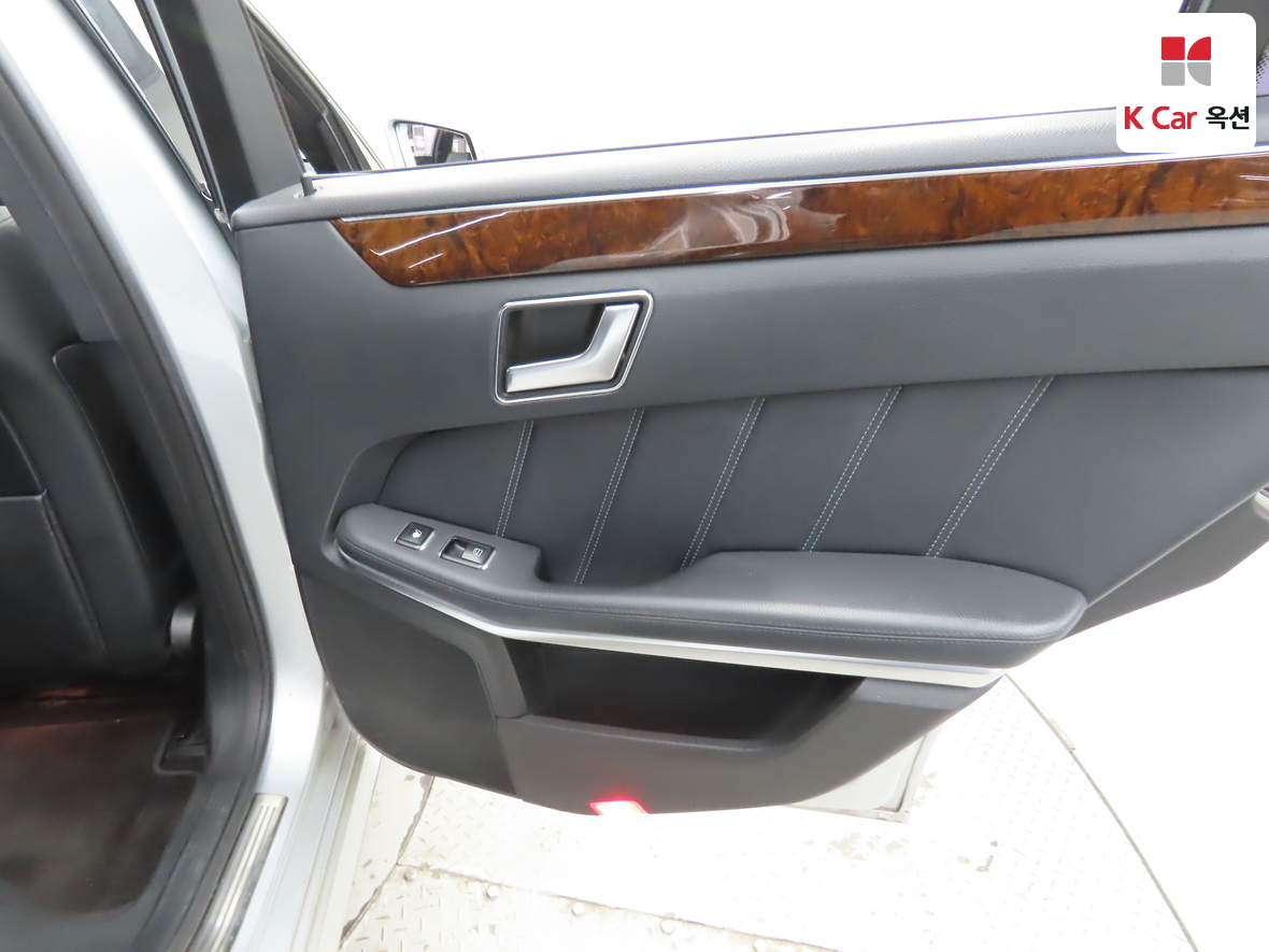 Mercedes-Benz E-Class 2014 - Image 29