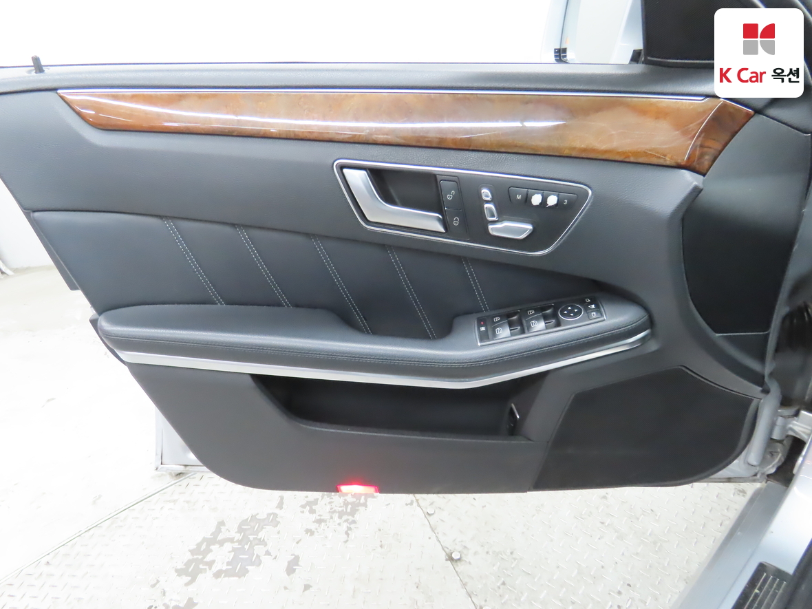 Mercedes-Benz E-Class 2014 - Image 8