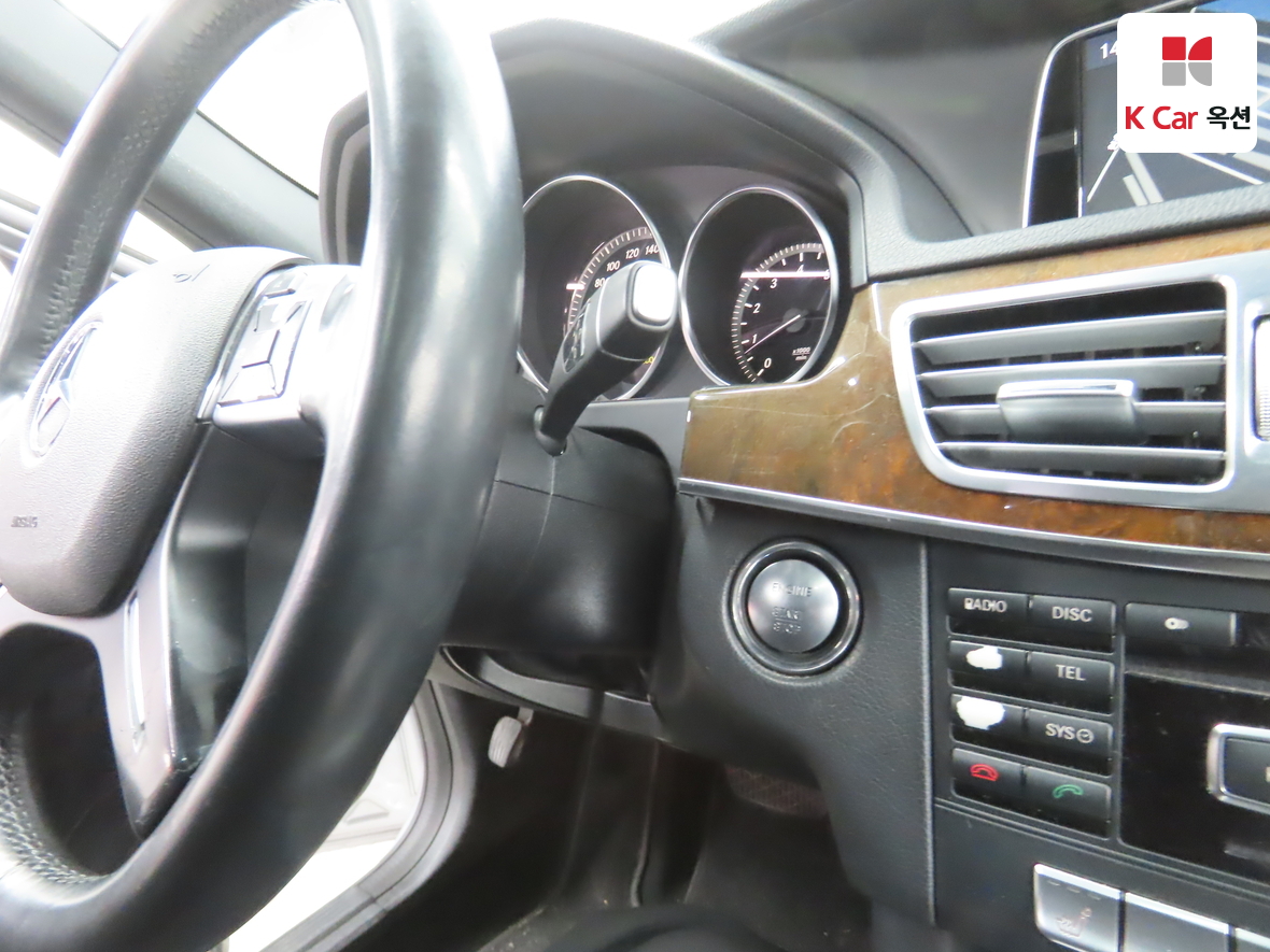 Mercedes-Benz E-Class 2014 - Image 11