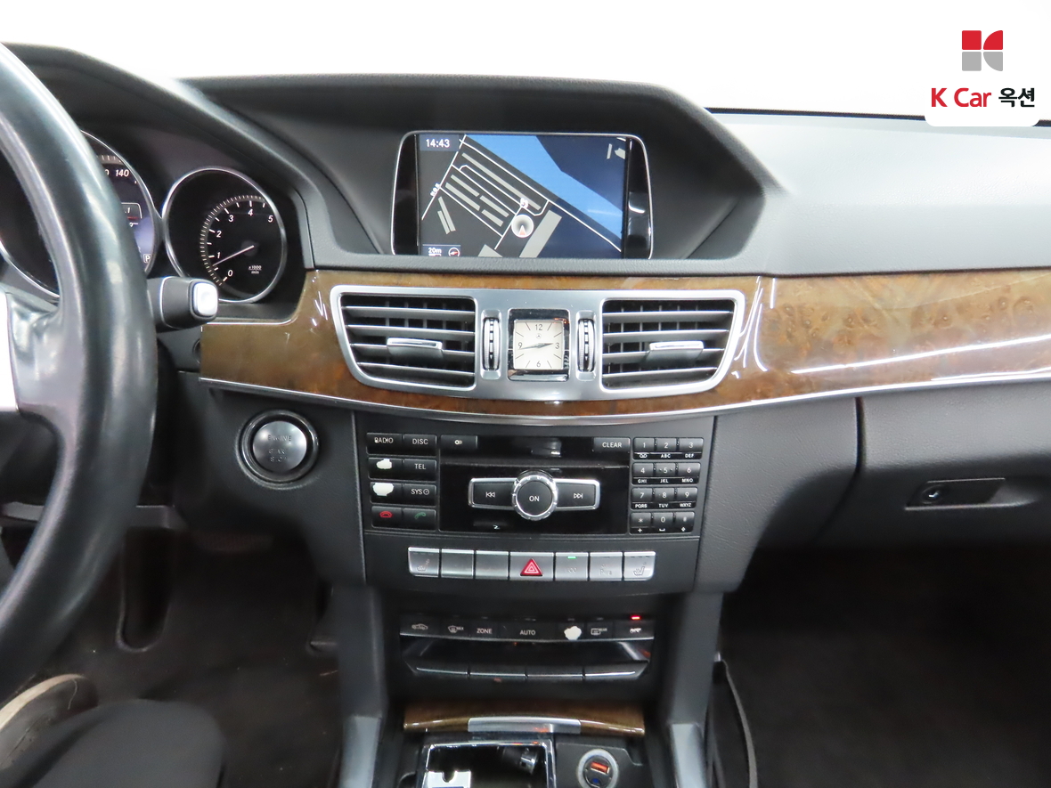 Mercedes-Benz E-Class 2014 - Image 6