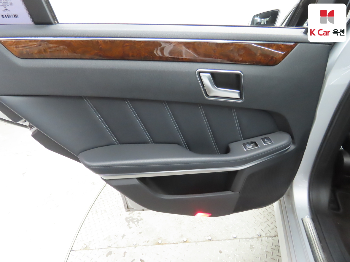 Mercedes-Benz E-Class 2014 - Image 25