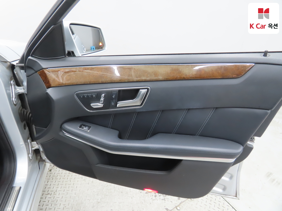Mercedes-Benz E-Class 2014 - Image 31