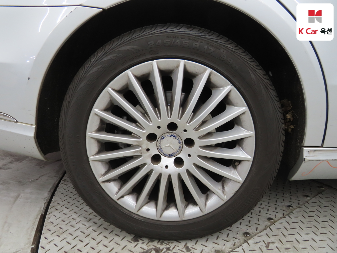 Mercedes-Benz E-Class 2014 - Image 45