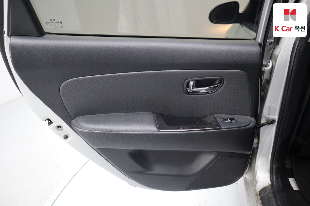 هيونداي إلانترا 2010 - صورة 21