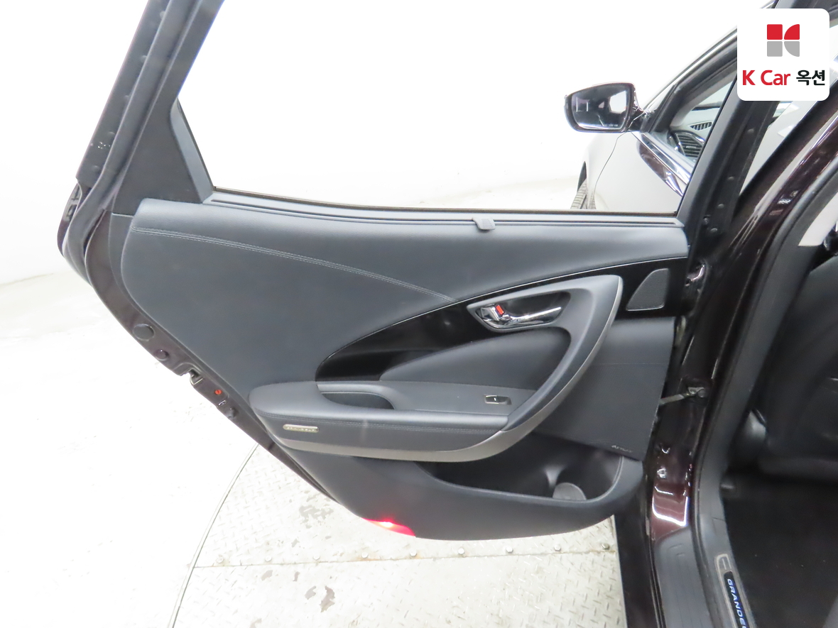 Hyundai AZERA 2013 - Image 24