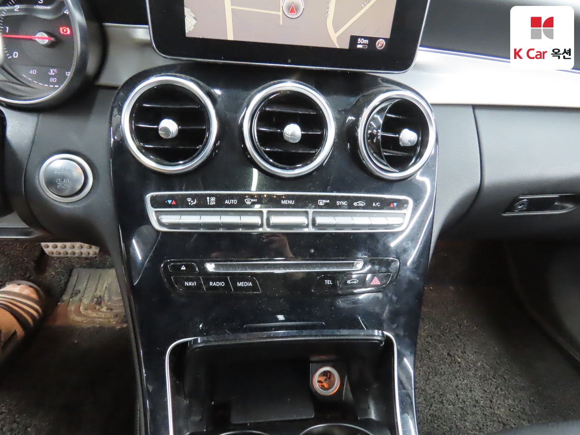 Mercedes-Benz C-Class 2018 - Image 15