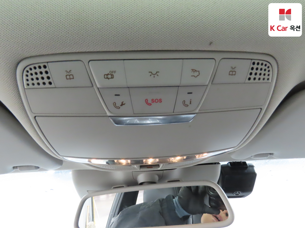 Mercedes-Benz C-Class 2018 - Image 12