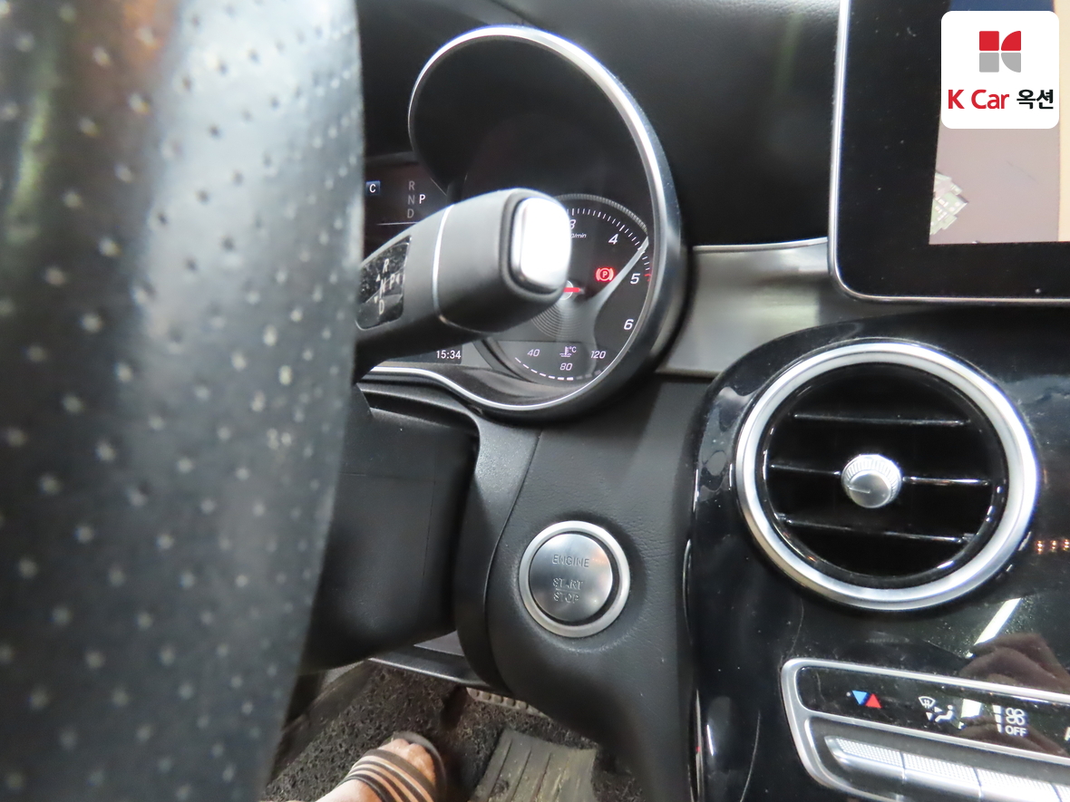 Mercedes-Benz C-Class 2018 - Image 11