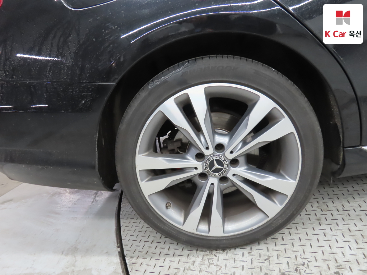 Mercedes-Benz C-Class 2018 - Image 42